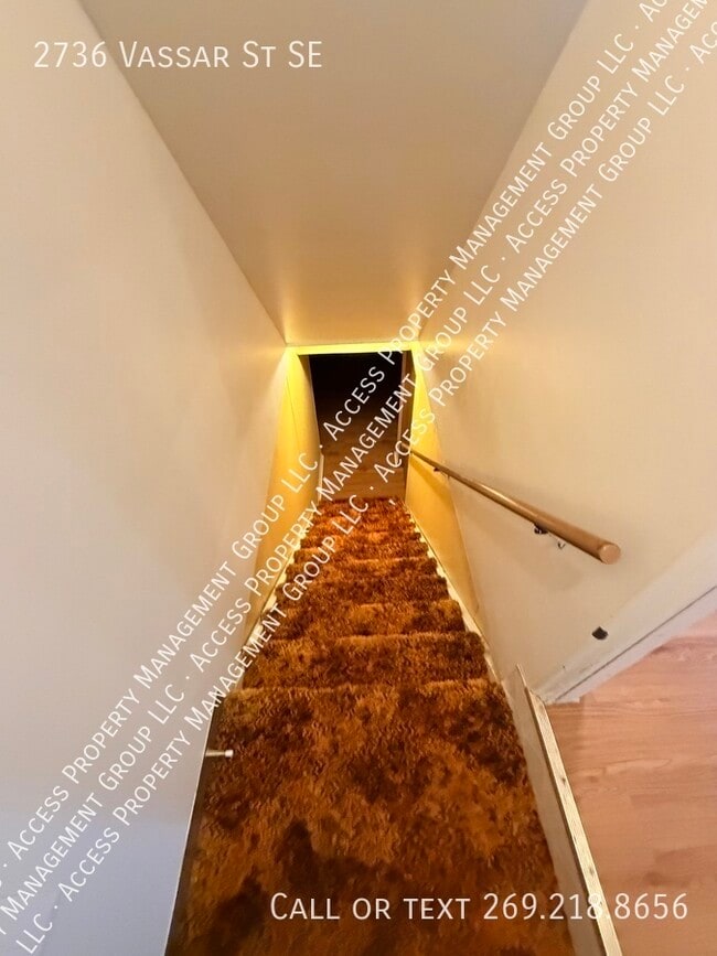 Building Photo - 2736 Vassar Dr SE