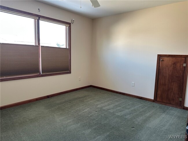 Building Photo - 8047 Laurel Park Ln