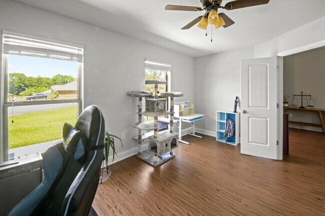 Building Photo - 300 Cassady Ln