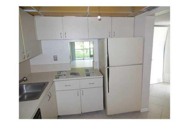 Building Photo - 8060 Fairview Dr