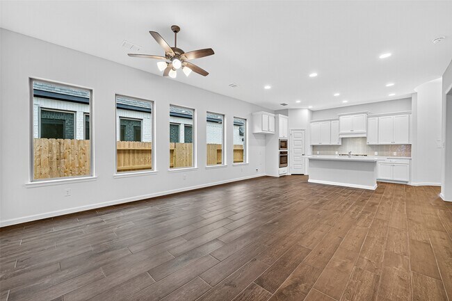 Building Photo - 407 Big Pne Trl