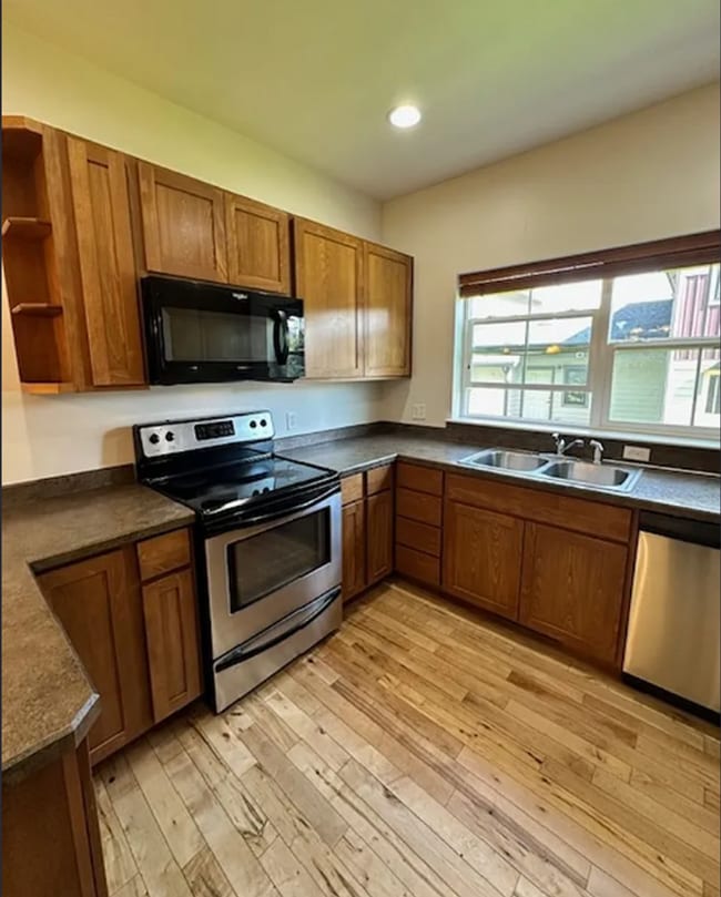 Building Photo - 4 Bedroom Townhome for Rent in Bozeman