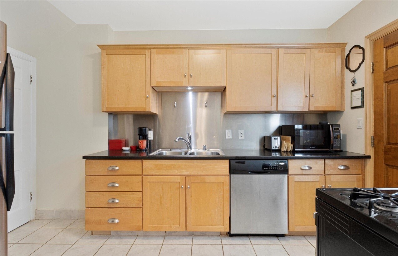 Building Photo - 5017 1/2 California St