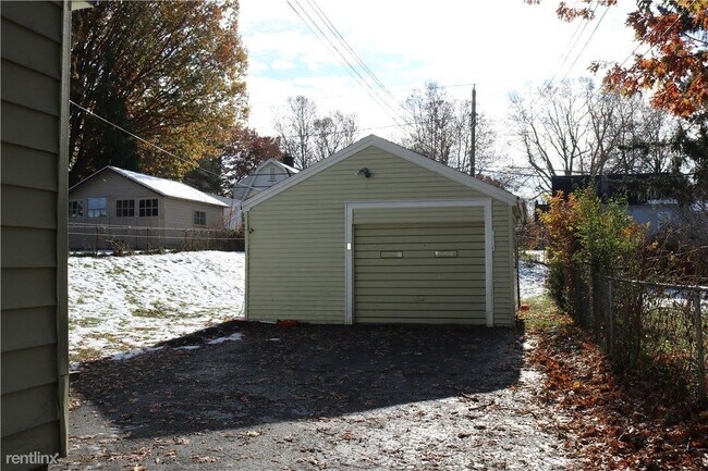 Building Photo - 2 br, 1 bath House - 83 Britton Road
