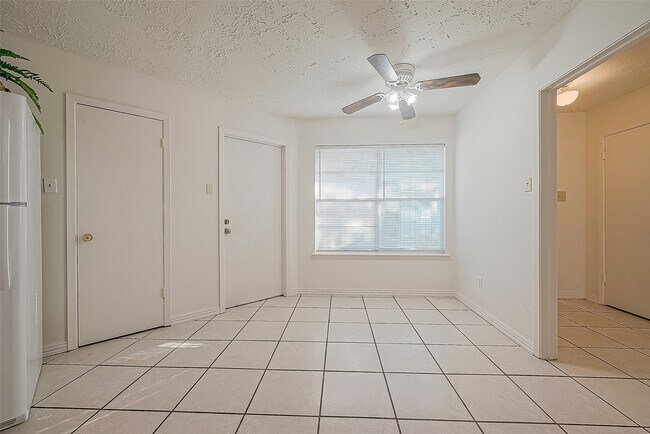 Building Photo - 3806 Embarcadero Dr