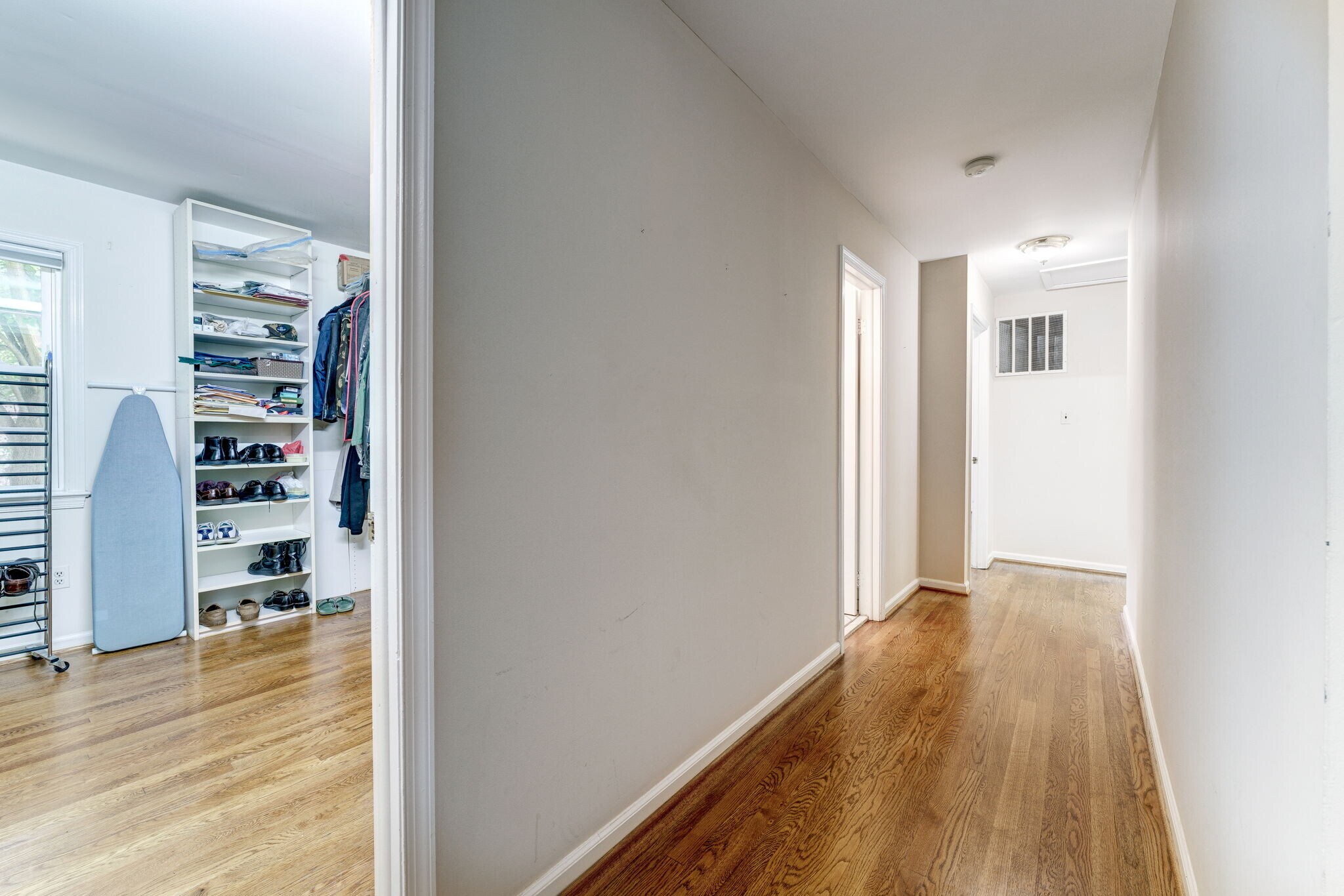 4 additional bedrooms and 2 full baths on other end of Upper Level - 10108 Donegal Ct