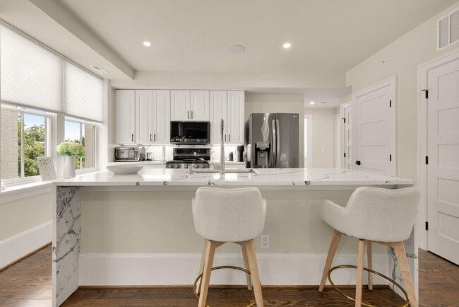 Building Photo - 1305 30th St NW