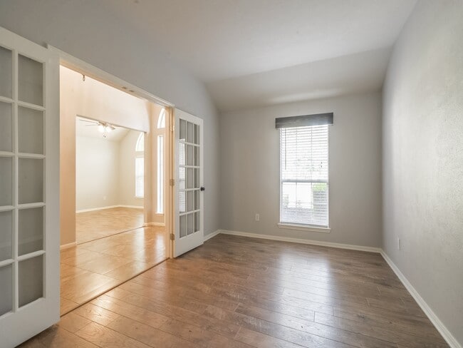 Building Photo - 15310 Cypressedge Ct