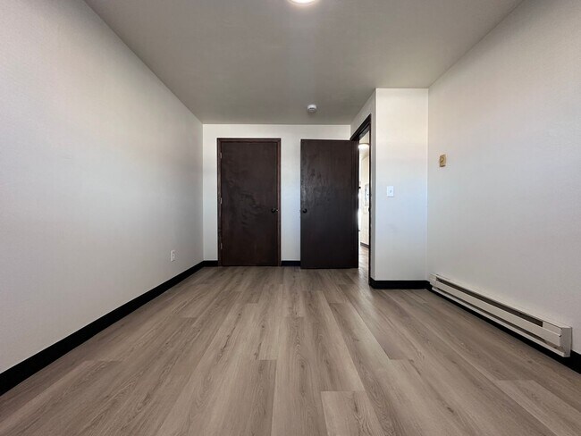 Building Photo - Noble Estates |||