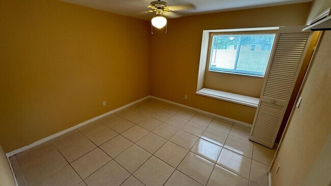 Building Photo - SPACIOUS 4-BEDROOM HOME WITH SCREENED POOL IN SE CAPE CORAL