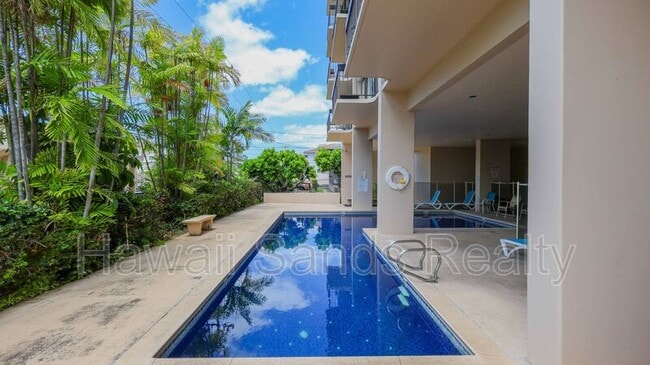 Building Photo - 1560 Thurston Ave