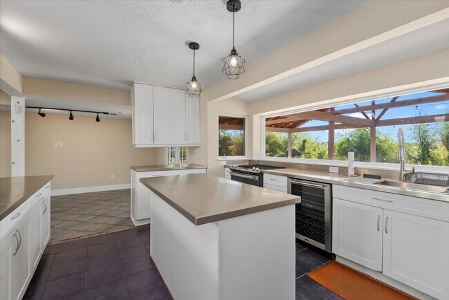 Building Photo - 6003 Long Leaf Dr