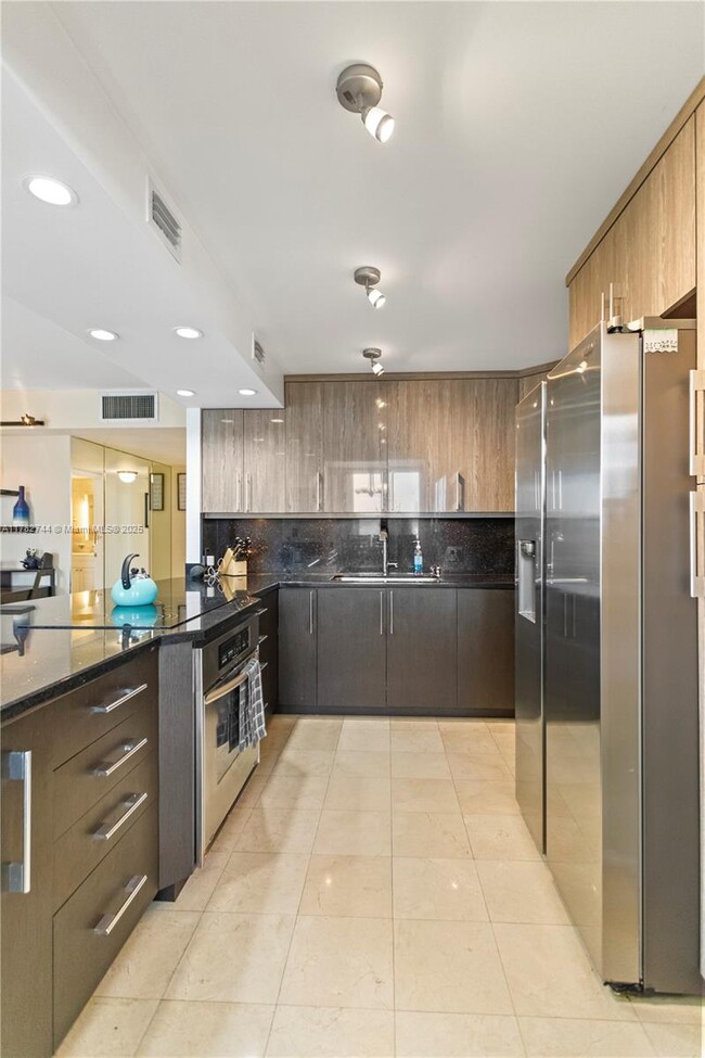 Building Photo - 3800 S Ocean Dr