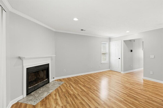 Building Photo - 3447 Kingswood Run
