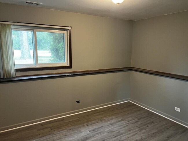 Building Photo - 5623 Santa Barbara Dr