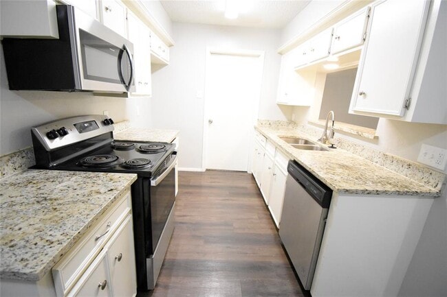 Building Photo - 4603 Meadowood Dr