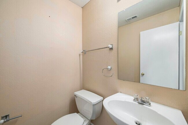 Building Photo - 3950 Celtic Ln