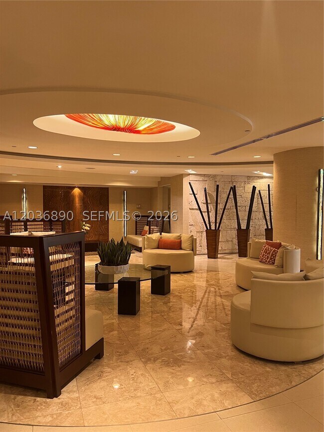 Building Photo - 2555 Collins Ave
