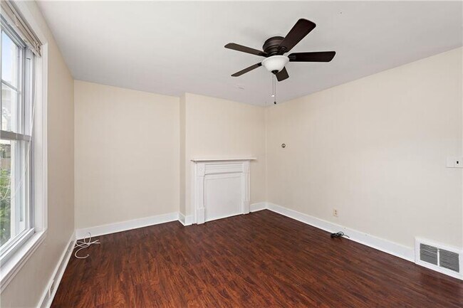 Building Photo - 318 Sprott Way