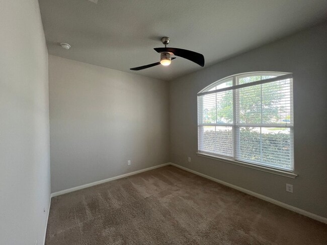 Building Photo - Beautiful 3/2 home in Oak Creek Estates,  ...