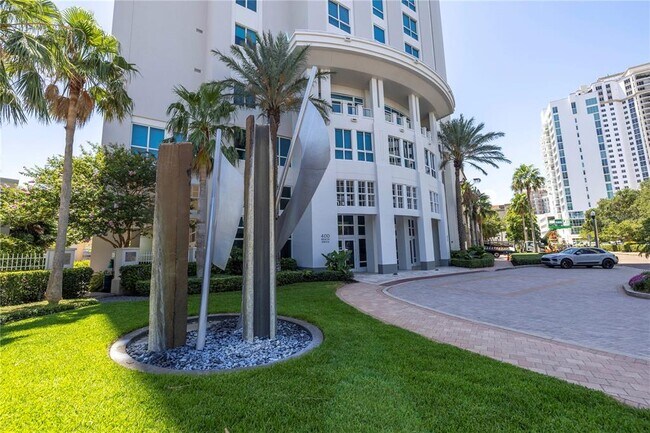 Building Photo - 400 Beach Dr NE