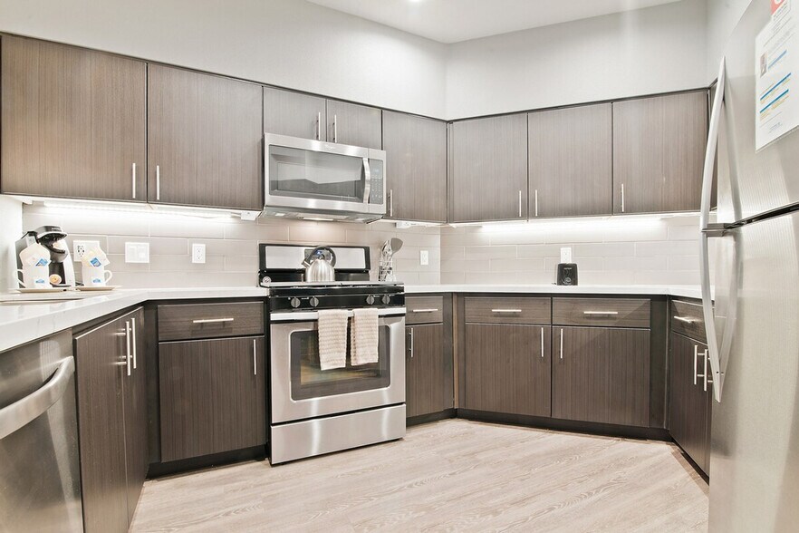 Building Photo - 1255 Pear Ave