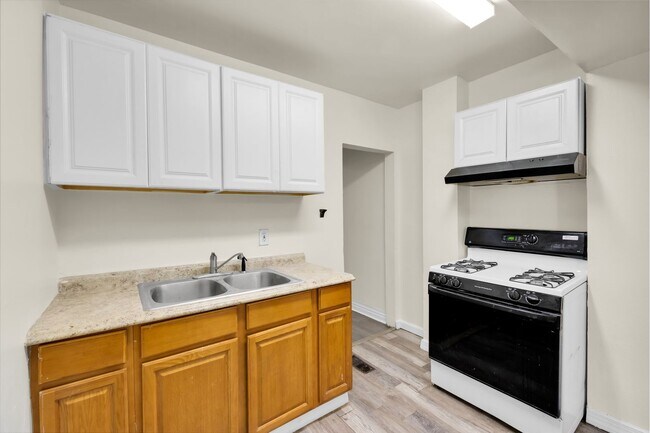 Building Photo - 210 1/2 Peach Street