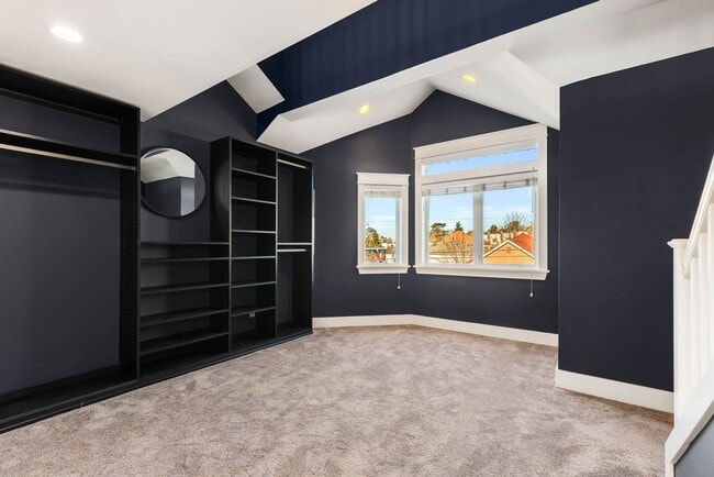 Building Photo - 1621 E Fir St