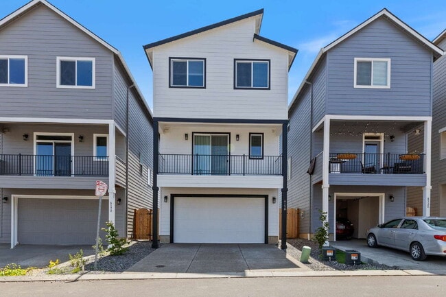Building Photo - Newly Constructed 3 bedroom, 2.5 Bathroom home with luxury finishes!
