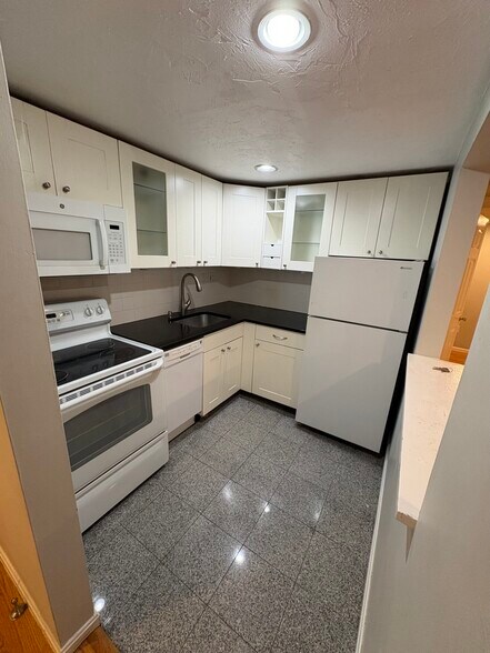 Images are representative samples of the advertised unit. Actual units shown during tours may differ - 36 Peterborough St