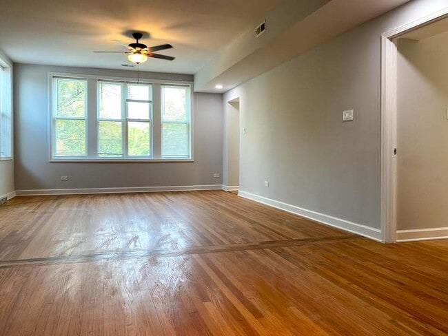 Building Photo - 619 E Groveland Park