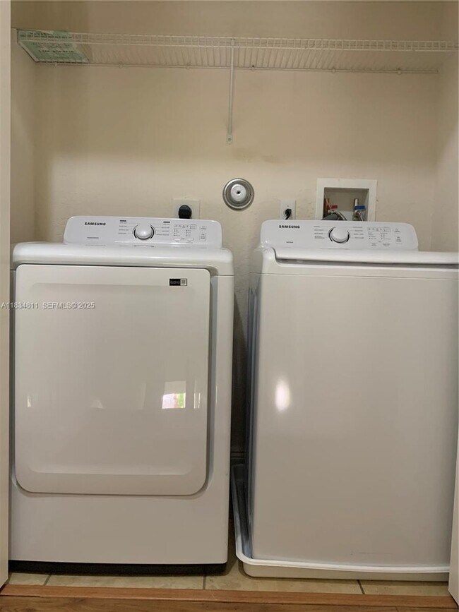 Building Photo - 9057 Preston Pl