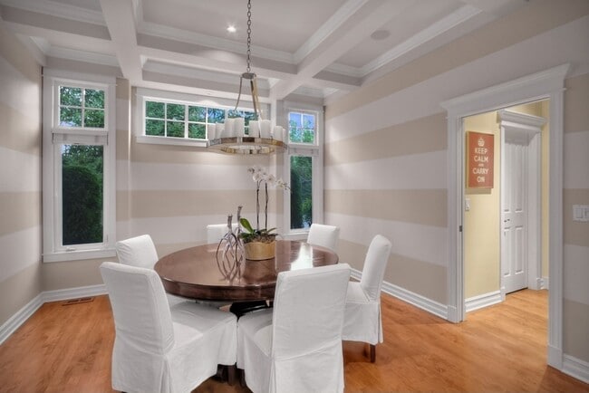 Building Photo - Spacious 4 Bedroom 2.75 Bath Luxury Sammam...