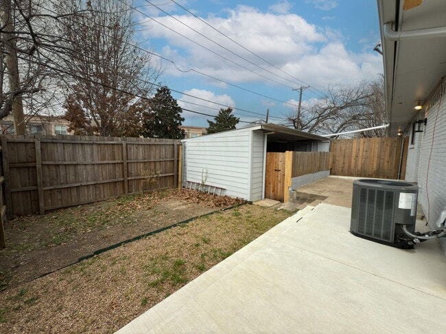 Building Photo - 7528-7528 Thistle Ln