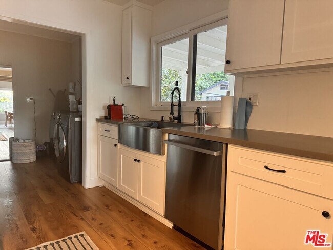 Building Photo - 2226 Stanley Hills Dr