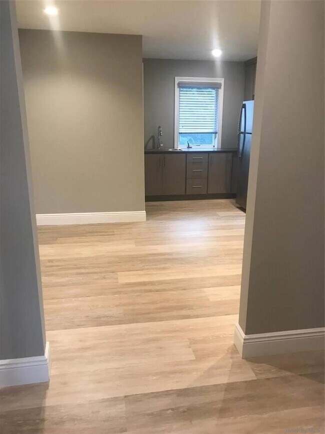 Building Photo - 328 Glen Cove Rd