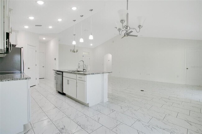 Building Photo - 207 Denton Ave