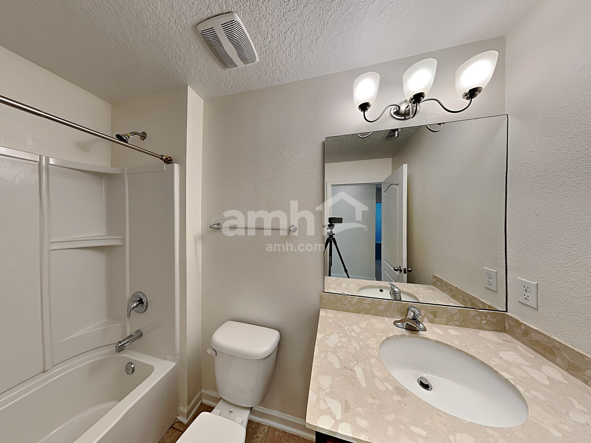 Building Photo - 556 Drysdale Dr