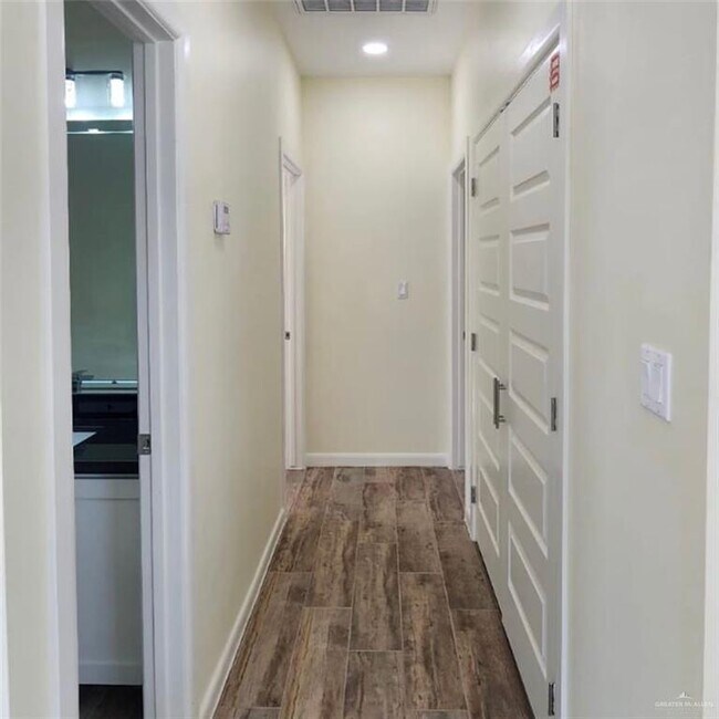 Building Photo - 16 N 59th St