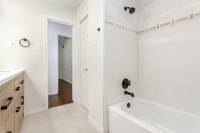 Building Photo - 6737 Lakefair Cir