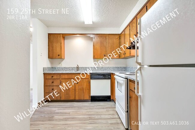 Building Photo - Spacious Updated 2 Bedroom 1 Bath Upstairs...