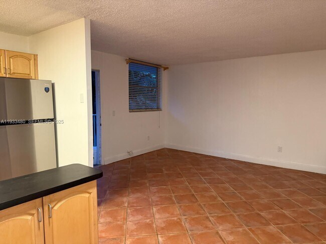 Building Photo - 1801 S Treasure Dr