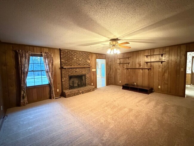 Building Photo - Liberty / Alamance County