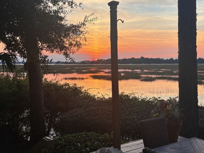 Building Photo - Beautiful Furnished Marsh Front Home - 6 mo Lease Term