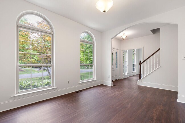 Building Photo - Stylishly Updated 4BR Home in Convenient Bear Location