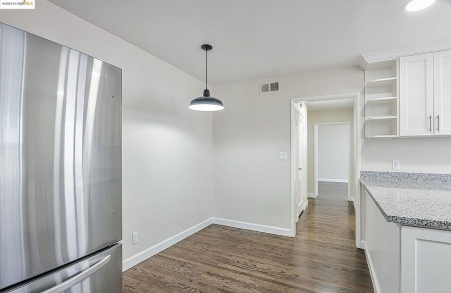 Building Photo - 2946 Bona St