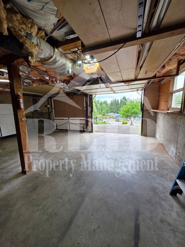 Building Photo - Central Kitsap Home with Large Fenced Yard Close to Shopping, Base, & Kitsap Lake