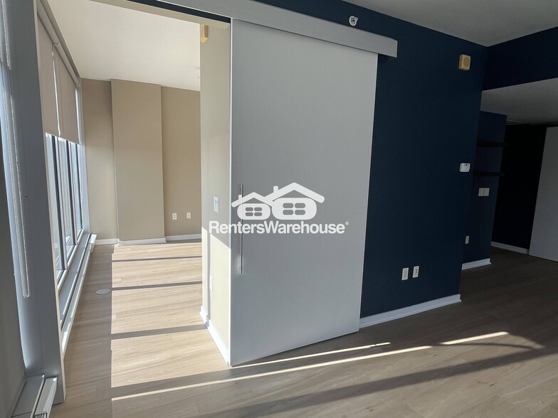 Building Photo - 8151 33rd Ave S