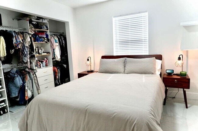 Building Photo - 1213 NW 6th Ave