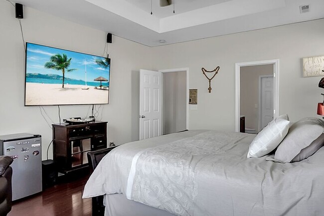 Building Photo - 334 Albrighton Way